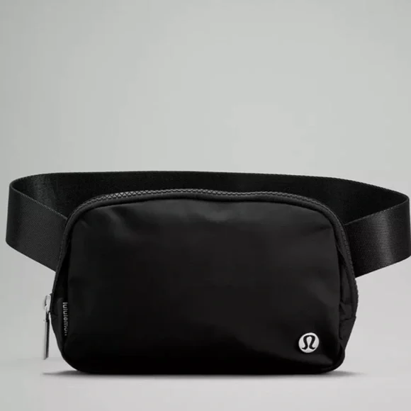 NWT BLACK Lululemon Everywhere Belt Bag - Picture 1 of 4